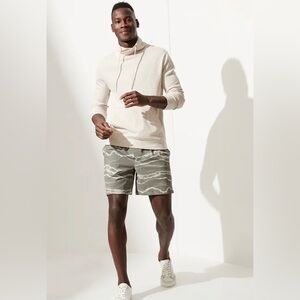 Banana Republic 7" Quick Dry Hybrid Short